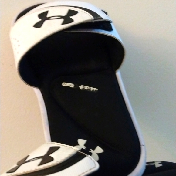 SAVAGE MIJO: UNDER ARMOR SIZE 2 SLIDES. WHITE AND BLACK - Picture 2 of 3